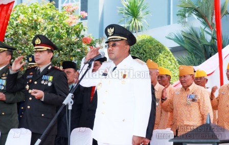 H Lis Darmansyah, SH, Walikota Tanjungpinang sebagai inspektur upacara HUTI Ke-70 (17/08)