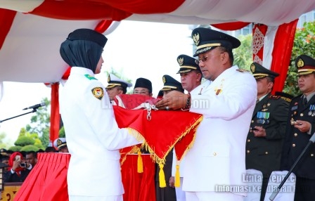 H Lis Darmansyah, SH, Walikota Tanjungpinang sebagai inspektur upacara HUTI Ke-70 (17/08)