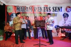 H Lis Darmansyah SH, Walikota Tanjungpinang saat mengadiri acara Pentas Seni yang digelar Kecamatan Tanjungpinang Barat,(28/08).