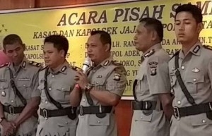 Lima perwira yang disrtijab di Polres Tanjungpinang (10/09).