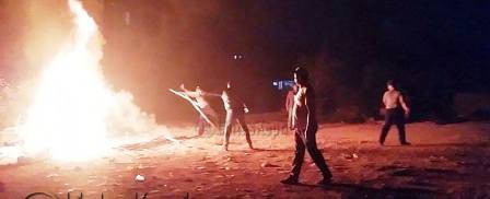 Lapak judi cingkoko atau dadu guncang di komplek Bintan Plaza dibakar oleh tim gabungan,(24/10).