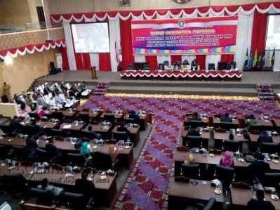 Rapat paripurna istimewa terbuka DPRD Provinsi Kepri, Senin (18/4).