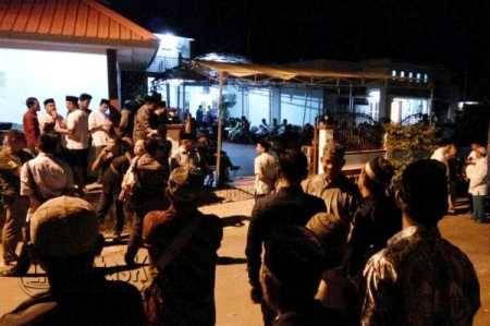 Kerabat Keluarga Penuhi almarhum Hj. Halimahtu Sa'diah, Ibunda Walikota Tanjungpinang, Lis Darmansyah, Sabtu (18/6).