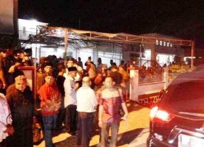 Kerabat Keluarga Penuhi almarhum Hj. Halimahtu Sa'diah, Ibunda Walikota Tanjungpinang, Lis Darmansyah, Sabtu (18/6).