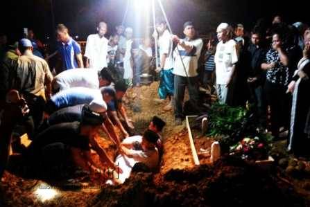 Empat Korban Satu Keluarga Tragedi Pompong Penyengat Dimakamkan